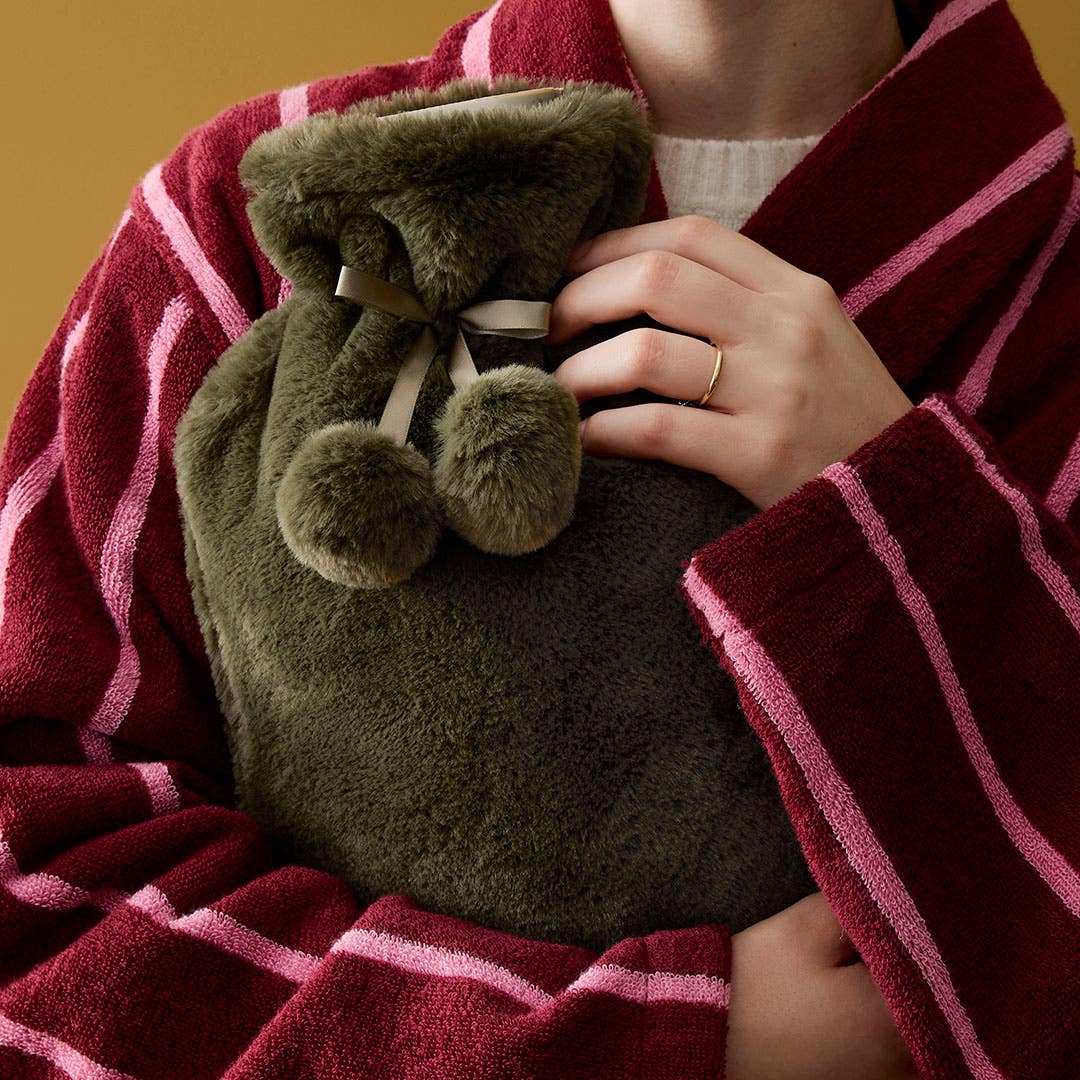 https://s3-ap-southeast-2.amazonaws.com/fusionfactory.commerceconnect.bbnt.production/pim_media/000/212/297/M_F_W26_Winter_Accessories_Hot_Water_Bottle_w_Robe_11501_SI.jpg?1775008116
