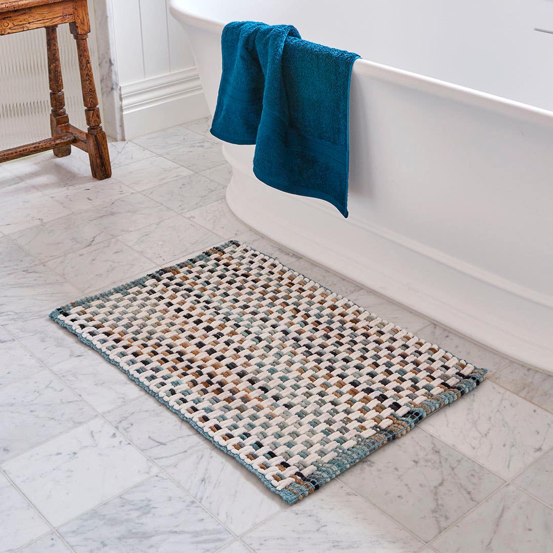 https://s3-ap-southeast-2.amazonaws.com/fusionfactory.commerceconnect.bbnt.production/pim_media/000/212/016/M_F_W26_Winter_Hampton_LS_Bathroom_Bathmat_Blue_SI.jpg?1774826607