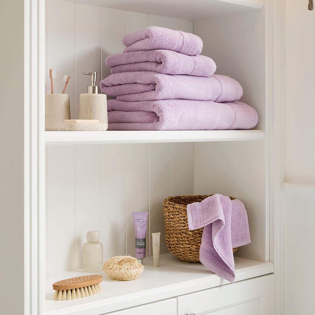 https://s3-ap-southeast-2.amazonaws.com/fusionfactory.commerceconnect.bbnt.production/pim_media/000/212/031/M_F_W26_Winter_Hampton_LS_Bathroom_Towels_Ultrasoft_Lilac_SI.jpg?1774827661