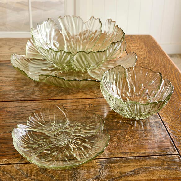 https://s3-ap-southeast-2.amazonaws.com/fusionfactory.commerceconnect.bbnt.production/pim_media/000/212/322/M_F_W26_Winter_Hampton_LS_Dining_Bloom_Green_V4_SI.jpg?1775016944