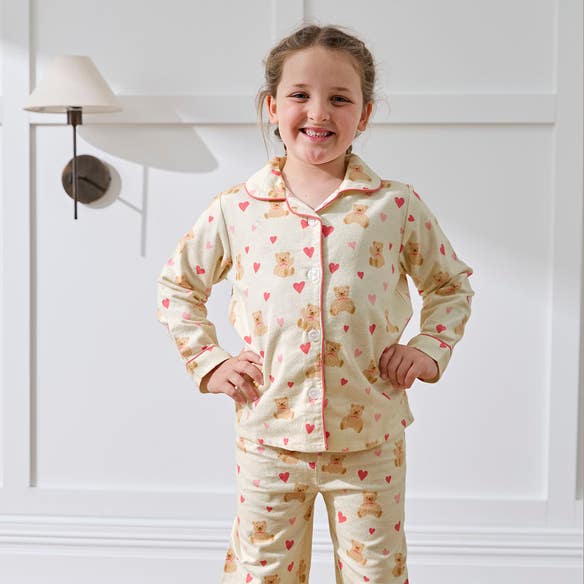 https://s3-ap-southeast-2.amazonaws.com/fusionfactory.commerceconnect.bbnt.production/pim_media/000/207/534/M_F_Winter_26_Studio_Kids_PJs-Flannel_Bear_Hug-1_SI.jpg?1769487245