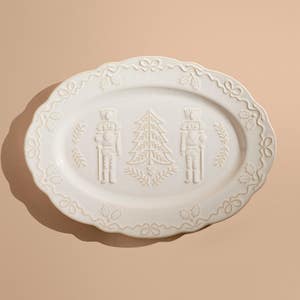 https://s3-ap-southeast-2.amazonaws.com/fusionfactory.commerceconnect.bbnt.production/pim_media/000/216/959/M_F_Xmas-26-27_CG_XMAS_DINING_Folklore-Embossed-Oval-Platter_27115801_SI.jpg?1783902404