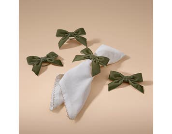 https://s3-ap-southeast-2.amazonaws.com/fusionfactory.commerceconnect.bbnt.production/pim_media/000/222/563/M_F_Xmas-26-27_CG_XMAS_DINING_S4_Velvet_Bow_Napkin_Ring_Sage_27019501_SI.jpg?1789703550