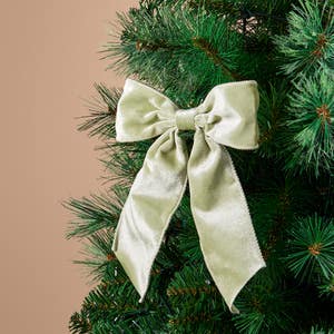 https://s3-ap-southeast-2.amazonaws.com/fusionfactory.commerceconnect.bbnt.production/pim_media/000/214/490/M_F_Xmas-26-27_HT_DECS_S4-Lrg-Velvet-Bow-Clip-Sage-Sage_26401201_SI.jpg?1781158320