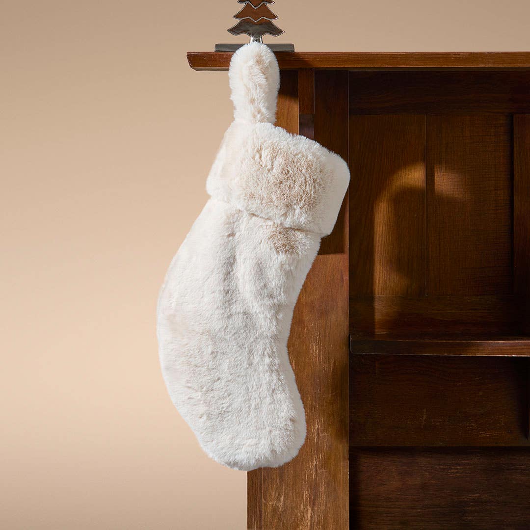 https://s3-ap-southeast-2.amazonaws.com/fusionfactory.commerceconnect.bbnt.production/pim_media/000/220/050/M_F_Xmas-26-27_HT_STOCKING_Luxury-Faux-Fur-Stocking_21528701_SI.jpg?1787641049