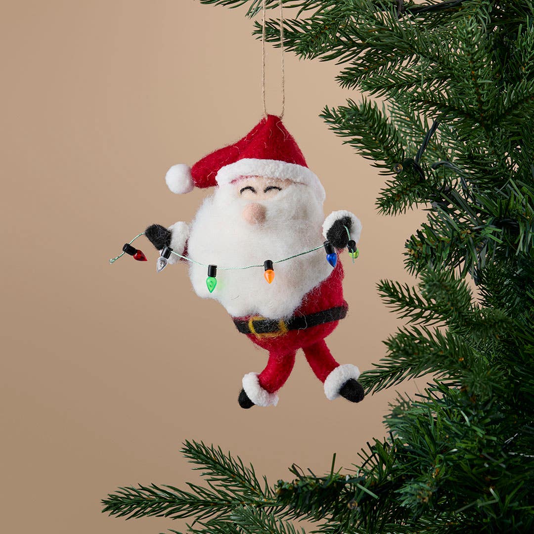 https://s3-ap-southeast-2.amazonaws.com/fusionfactory.commerceconnect.bbnt.production/pim_media/000/222/202/M_F_Xmas-26-27_MR_DECS_Santa-Dec-w-Fairy-Lights_27020301_SI.jpg?1789361883