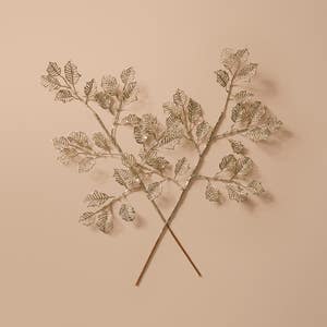 https://s3-ap-southeast-2.amazonaws.com/fusionfactory.commerceconnect.bbnt.production/pim_media/000/217/511/M_F_Xmas-26-27_MR_SPRAY_S2-Glitter-Foliage-Spray_22717601_SI.jpg?1784178904