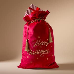 https://s3-ap-southeast-2.amazonaws.com/fusionfactory.commerceconnect.bbnt.production/pim_media/000/213/637/M_F_Xmas-26-27_MR_STOCKING_Velvet_Santa_Sack_22687901_SI.jpg?1779156897