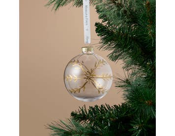 https://s3-ap-southeast-2.amazonaws.com/fusionfactory.commerceconnect.bbnt.production/pim_media/000/216/752/M_F_Xmas-26-27_S4_HT_DECS_Glass-Ball-w-Etched-Foliage_27077101_SI.jpg?1783641173