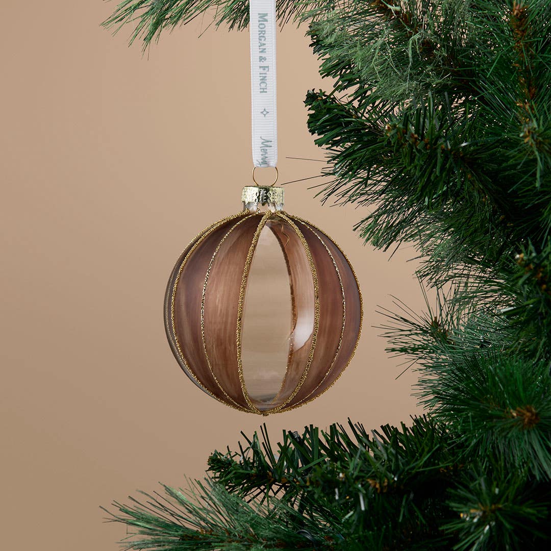 https://s3-ap-southeast-2.amazonaws.com/fusionfactory.commerceconnect.bbnt.production/pim_media/000/216/795/M_F_Xmas-26-27_S4_HT_DECS_Glass-Tint-_-Glitter-Stripe-Ball_27059401_SI.jpg?1783654216