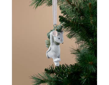 https://s3-ap-southeast-2.amazonaws.com/fusionfactory.commerceconnect.bbnt.production/pim_media/000/216/840/M_F_Xmas-26-27_S4_HT_DECS_Resin-Mouse-w-Tree_27070101_SI.jpg?1783660518