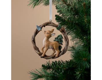 https://s3-ap-southeast-2.amazonaws.com/fusionfactory.commerceconnect.bbnt.production/pim_media/000/216/844/M_F_Xmas-26-27_S4_HT_DECS_Resin-Wreath-w-Deer-Dec_27058201_SI.jpg?1783660828