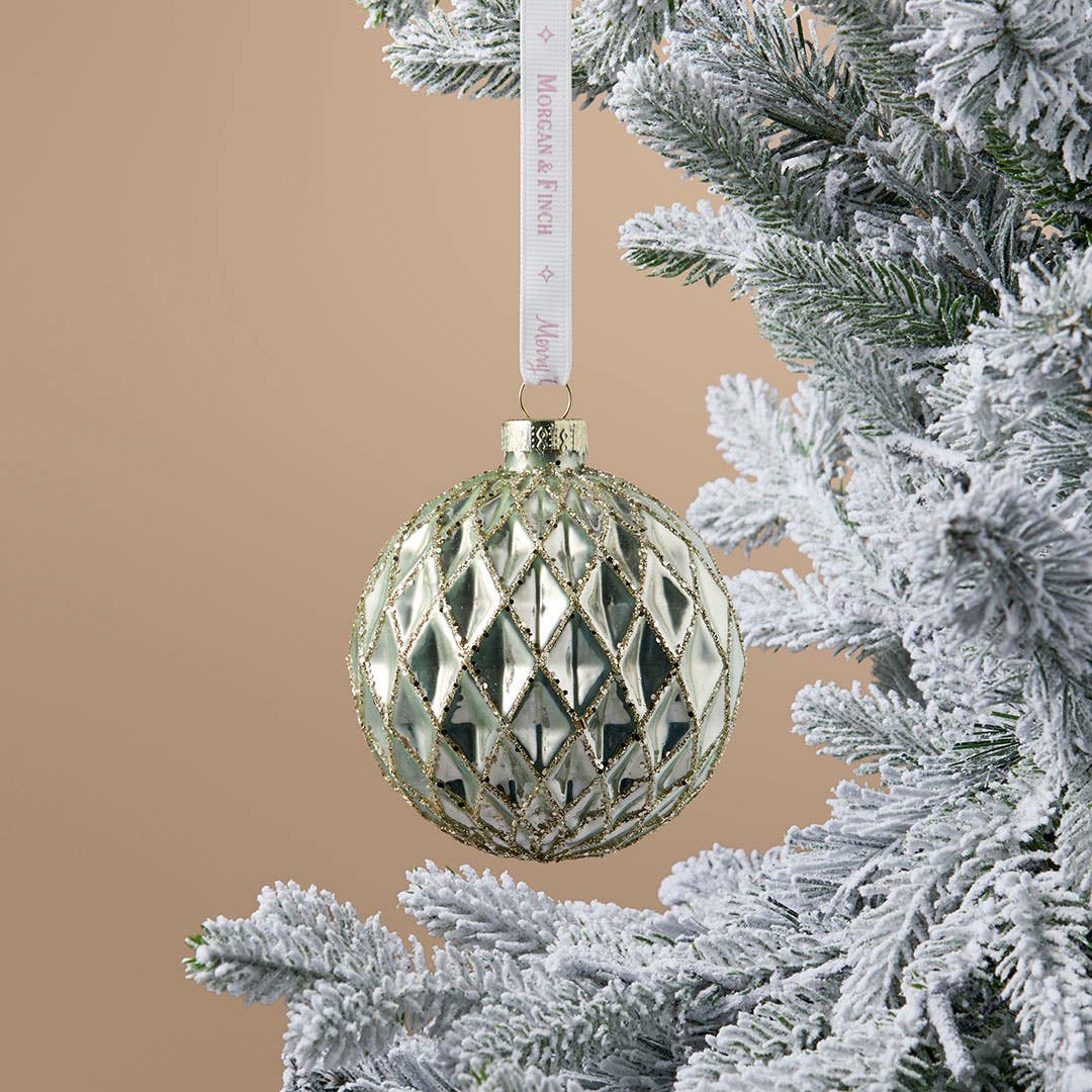 https://s3-ap-southeast-2.amazonaws.com/fusionfactory.commerceconnect.bbnt.production/pim_media/000/217/246/M_F_Xmas-26-27_S4_LM_DECS_Glass-Lattice-Ball-w-Glitter_27062201_SI.jpg?1784069712