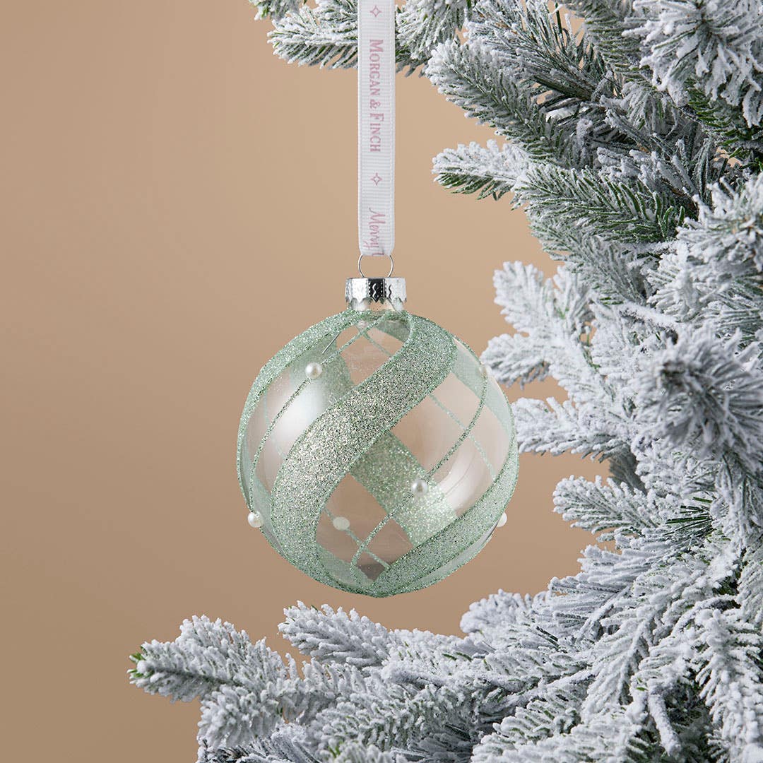 https://s3-ap-southeast-2.amazonaws.com/fusionfactory.commerceconnect.bbnt.production/pim_media/000/217/251/M_F_Xmas-26-27_S4_LM_DECS_Glass-Swirl-Ball_27059201_SI.jpg?1784070832