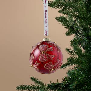 https://s3-ap-southeast-2.amazonaws.com/fusionfactory.commerceconnect.bbnt.production/pim_media/000/217/311/M_F_Xmas-26-27_S4_MR_DECS_Glass-Ball-w-Encrusted-Bows_27054301_SI.jpg?1784079136