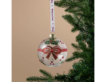 https://s3-ap-southeast-2.amazonaws.com/fusionfactory.commerceconnect.bbnt.production/pim_media/000/217/325/M_F_Xmas-26-27_S4_MR_DECS_Glass-Ball-w-Holly-_-Bow_27063301_SI.jpg?1784079387