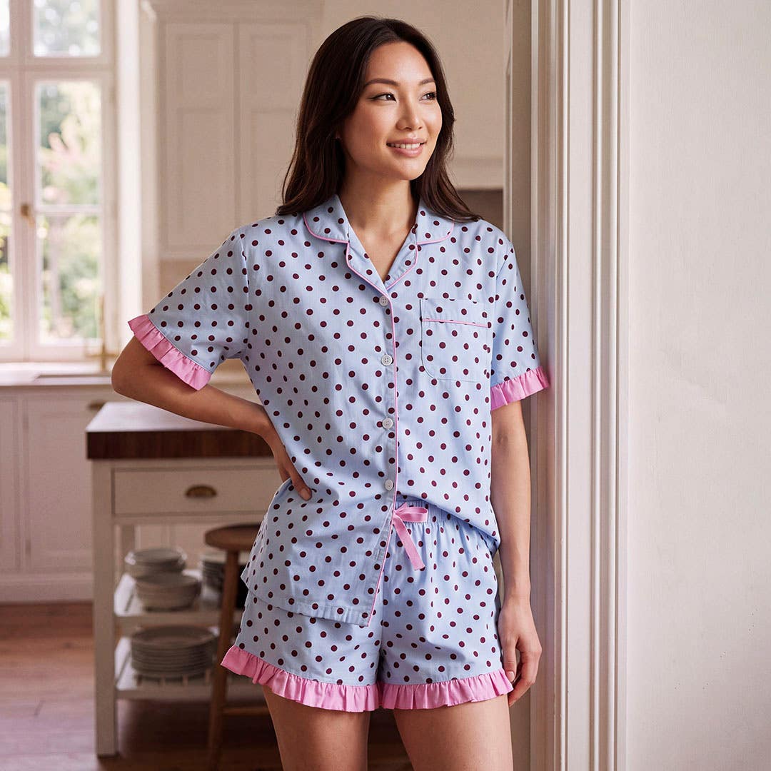 https://s3-ap-southeast-2.amazonaws.com/fusionfactory.commerceconnect.bbnt.production/pim_media/000/220/686/SC_S26-27_Eloise-Spot-Shorts_PJ-Set_Lifestyle_LRG_Blue-Chocolate_Talent_27213001_Detail-2_SI.jpg?1787708205