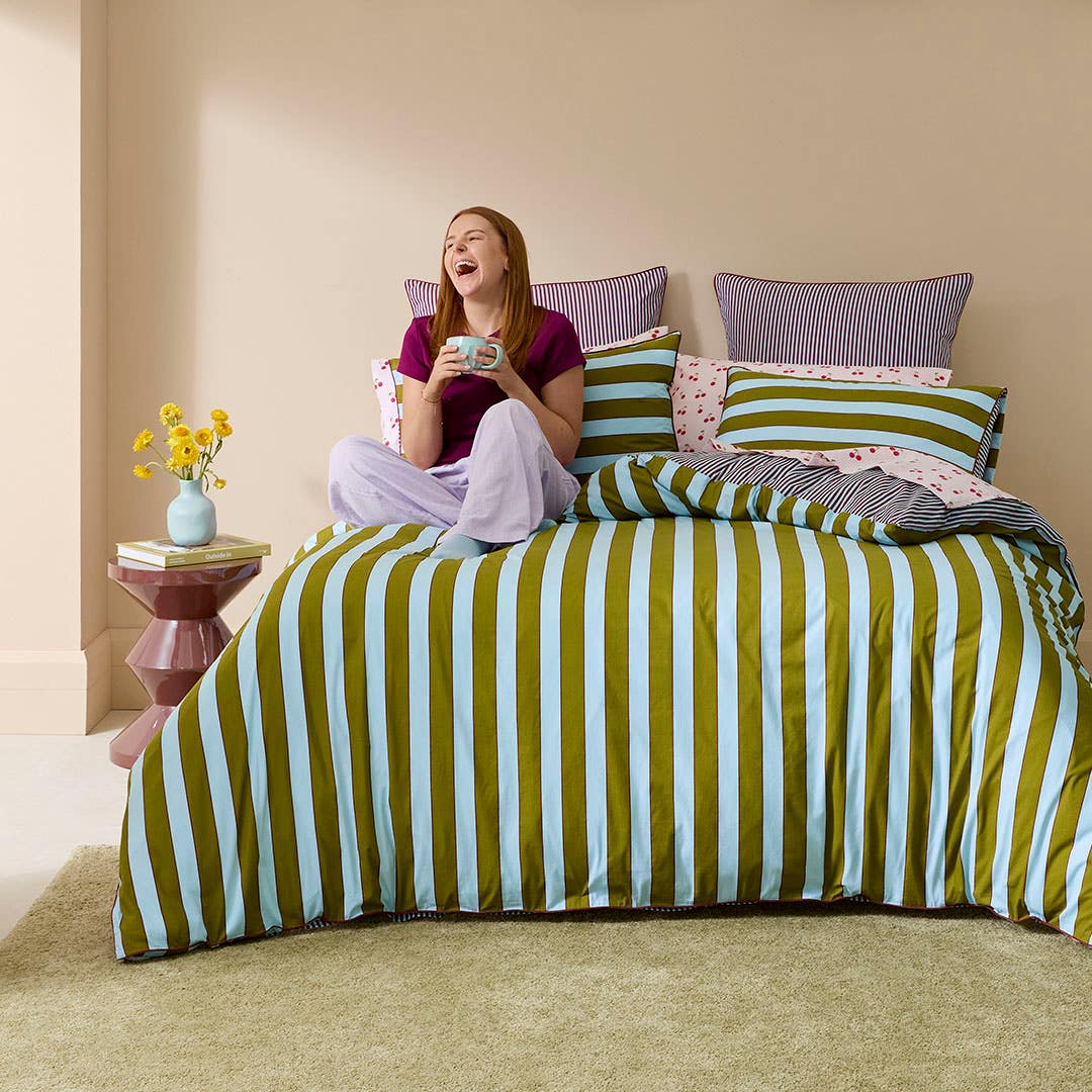 https://s3-ap-southeast-2.amazonaws.com/fusionfactory.commerceconnect.bbnt.production/pim_media/000/212/623/SC_W26_Bedlinen_BOP_Oscar_Stripe_QQC_2_V2_SI.jpg?1776217385
