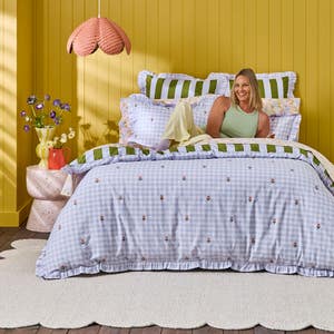 https://s3-ap-southeast-2.amazonaws.com/fusionfactory.commerceconnect.bbnt.production/pim_media/000/211/828/SC_W26_Bedlinen_BOP_Tulip_Check_QQC_2_SI.jpg?1774331096