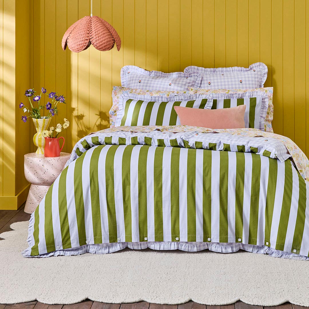 https://s3-ap-southeast-2.amazonaws.com/fusionfactory.commerceconnect.bbnt.production/pim_media/000/212/705/SC_W26_Bedlinen_BOP_Tulip_Check_QQC_RV-1_SI.jpg?1776293856