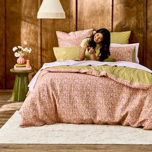 https://s3-ap-southeast-2.amazonaws.com/fusionfactory.commerceconnect.bbnt.production/pim_media/000/211/931/SC_W26_Bedlinen_BOP_Wild_Bloom_QQC_5_SI.jpg?1774488688